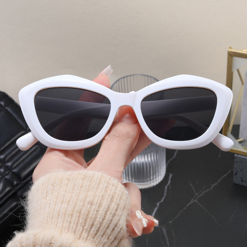 Ladies Cat-Eye Sunglasses with Stylish Leopard Pattern Bowlift