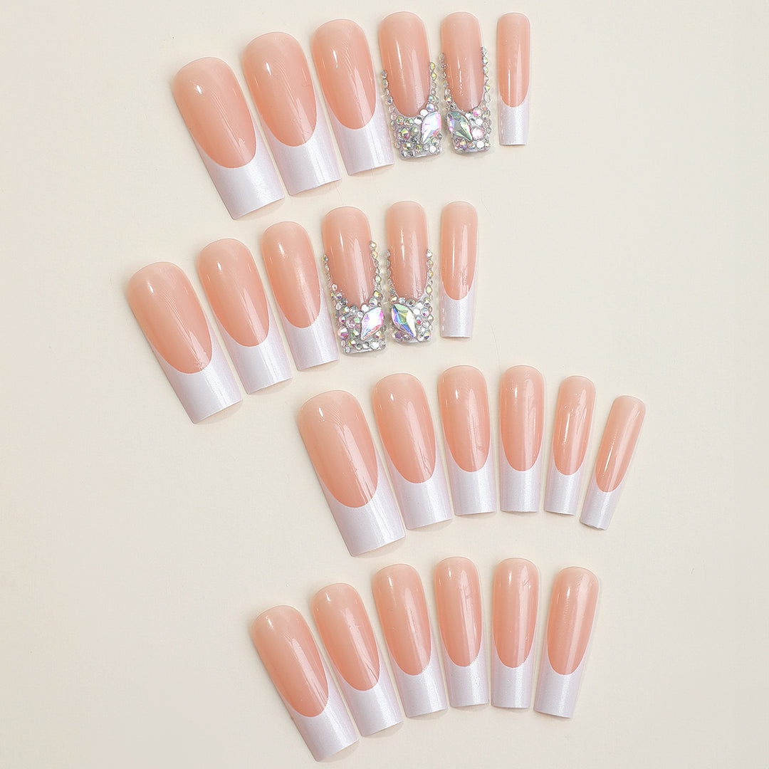 Nail set with glamorous rhinestone details Bowlift