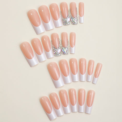 Nail set with glamorous rhinestone details Bowlift