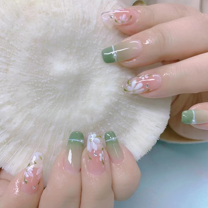 Stylish heart and ombre design artificial nails Bowlift