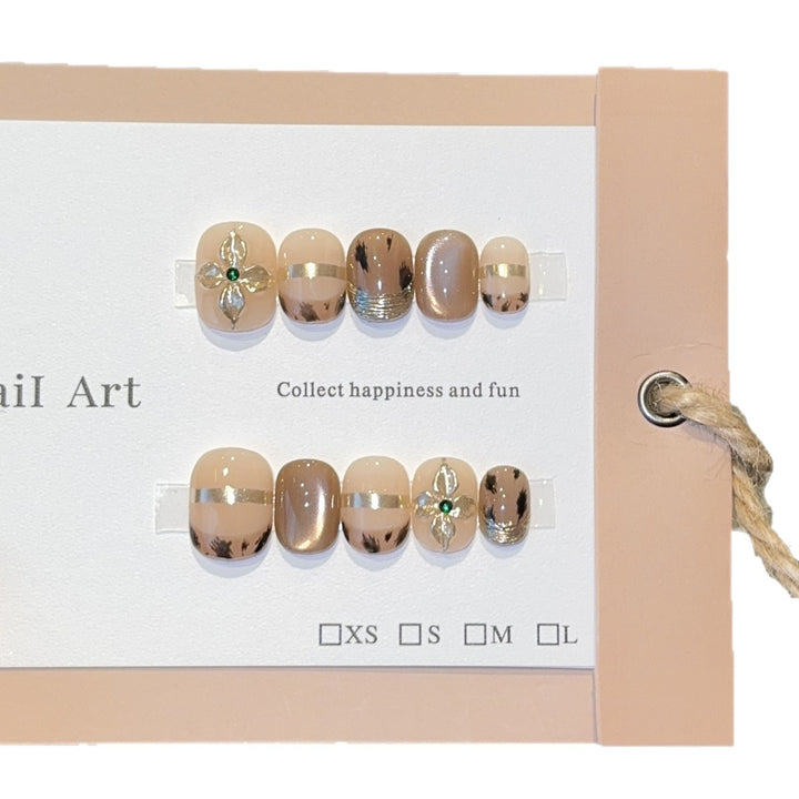 Artificial nails with elegant gold embellishments Bowlift