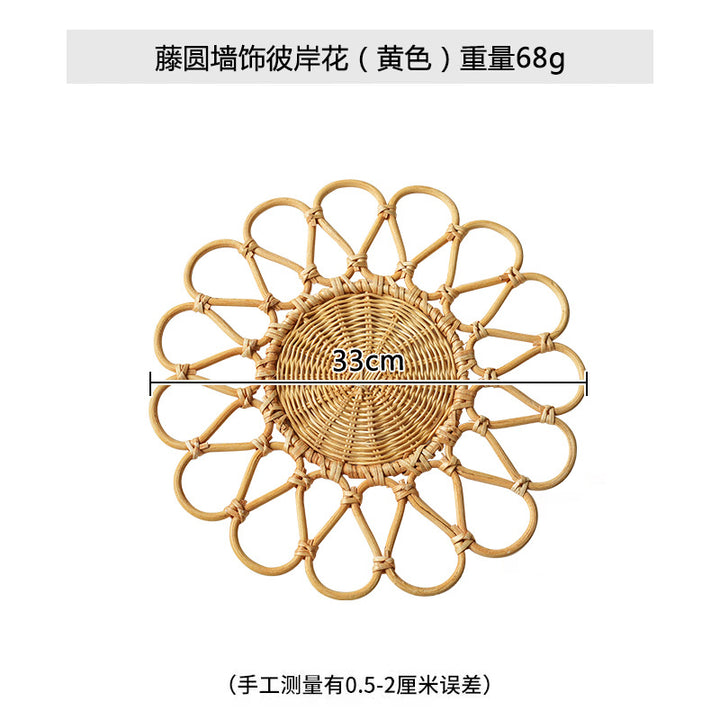 Ladies' round serving platter made of hand-woven natural material Bowlift