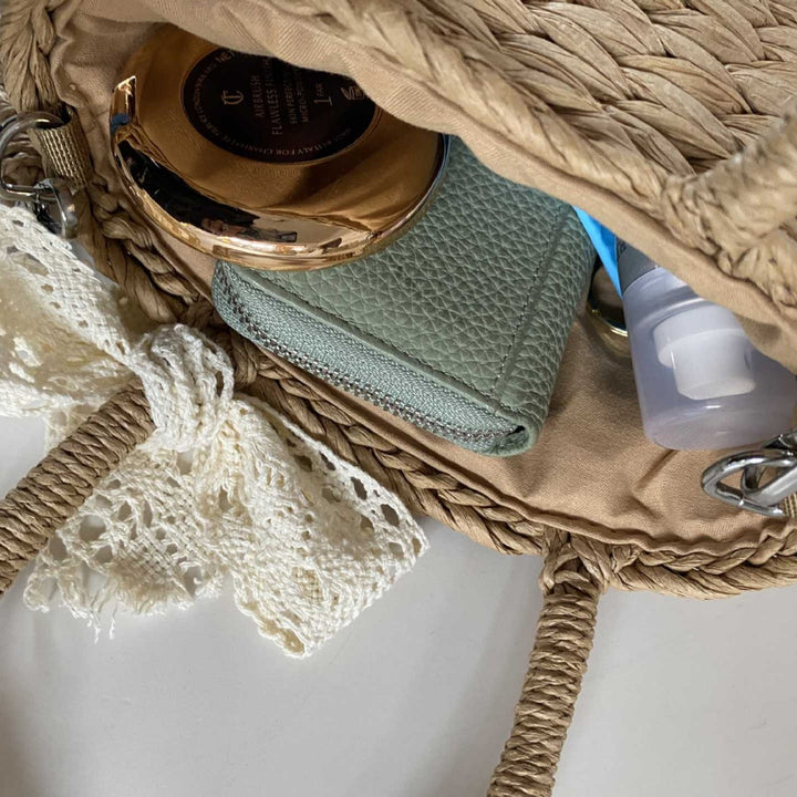 Playful basket bag with lace ribbon Bowlift