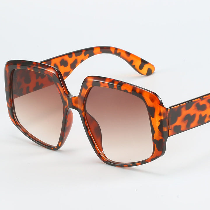 Women's modern square sunglasses with high-quality UV protection technologies Bowlift