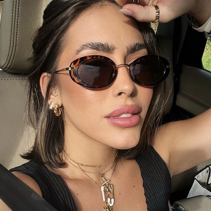 Ladies fashionable sunglasses in elegant oval design Bowlift