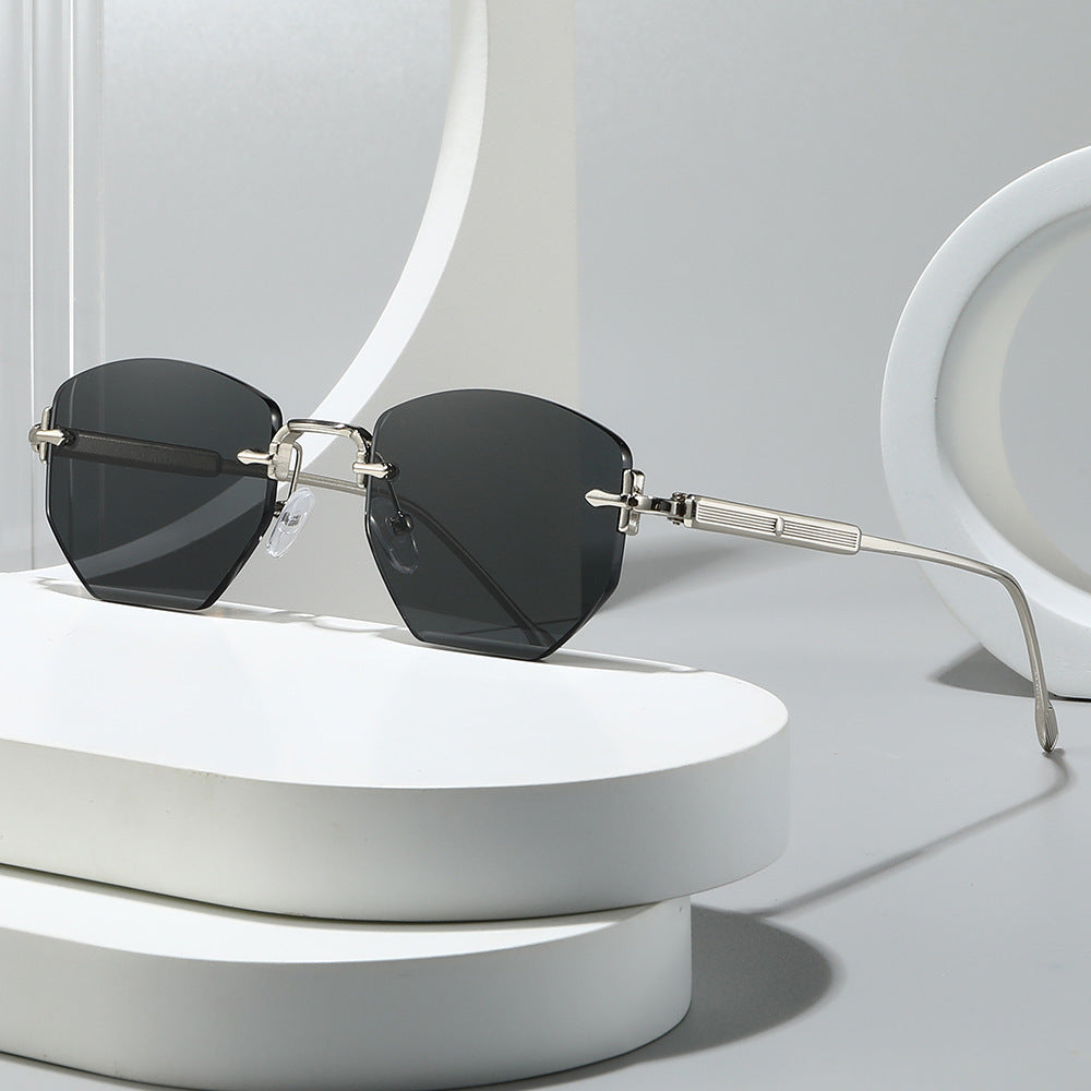 Geometric Frame Sunglasses with Elegant Gold Accents Bowlift