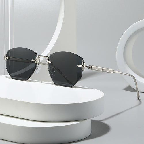 Geometric Frame Sunglasses with Elegant Gold Accents Bowlift
