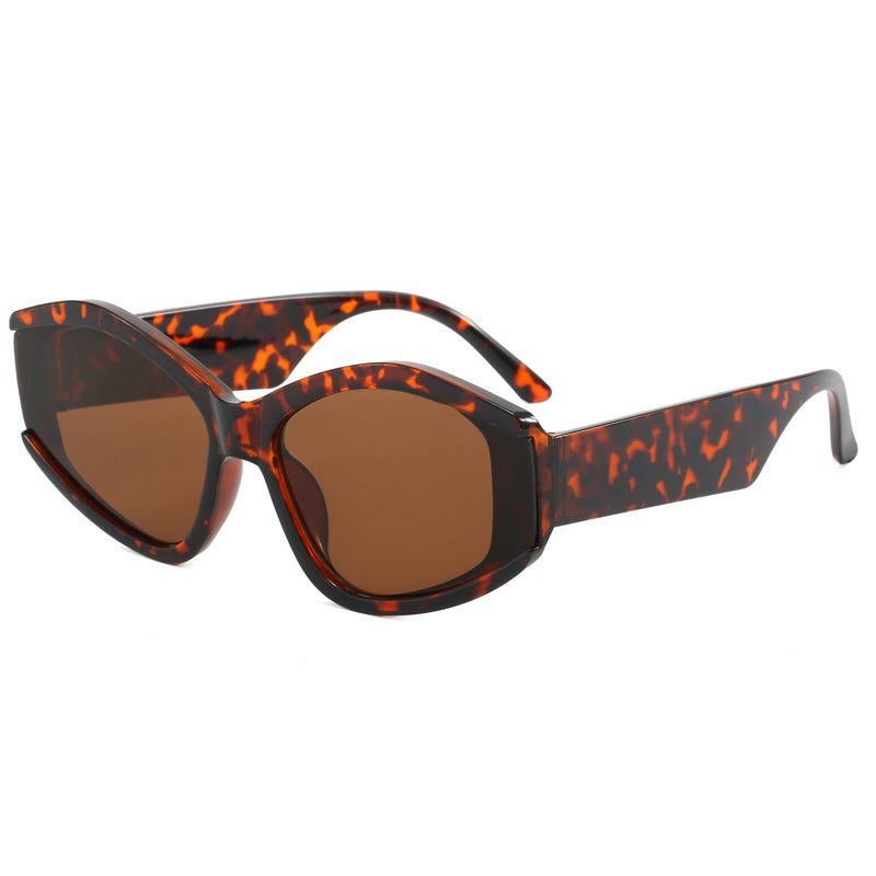 Women’s fashionable sunglasses with distinctive, futuristic design Bowlift