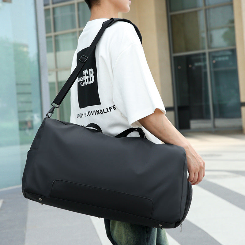Sporty travel bag with generous storage space and versatile carrying system Bowlift