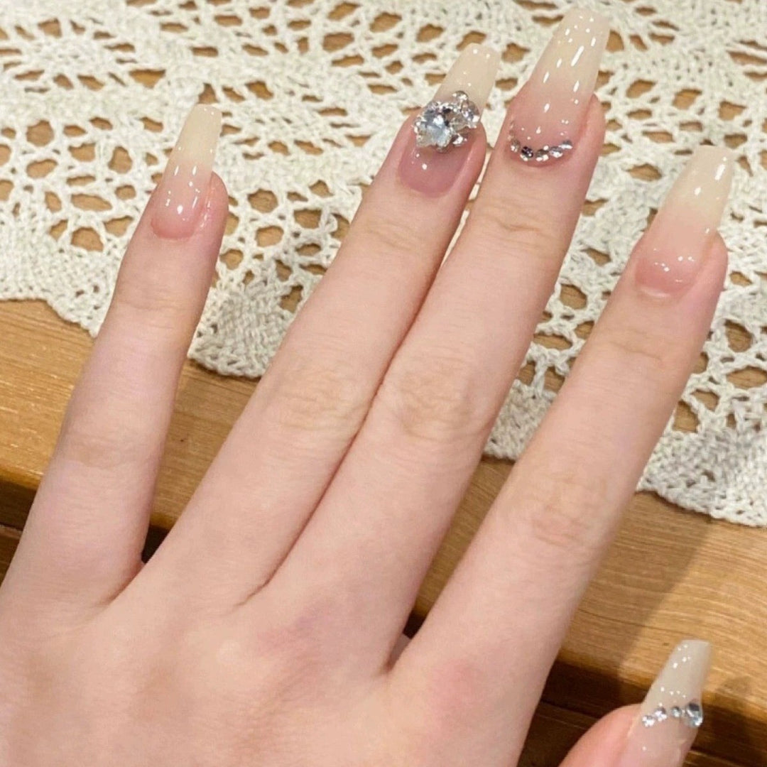 Luxurious Crystal-Embellished Press-On Nail Art Bowlift