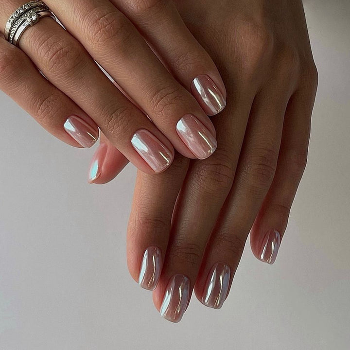 Elegant Nail Art in Rose Metallic Look Bowlift