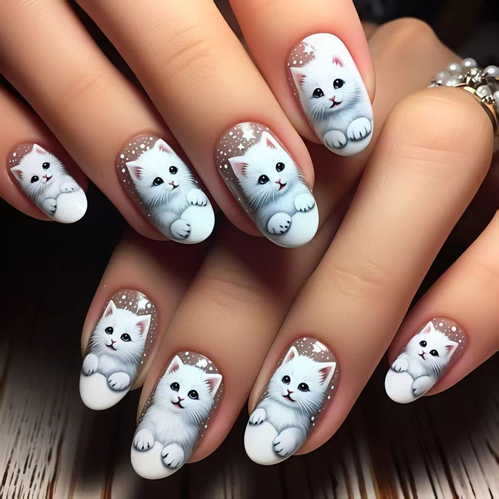 Creative artificial nails with playful cat design Bowlift