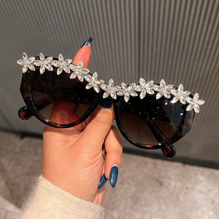 Ladies sunglasses with floral crystal accents Bowlift