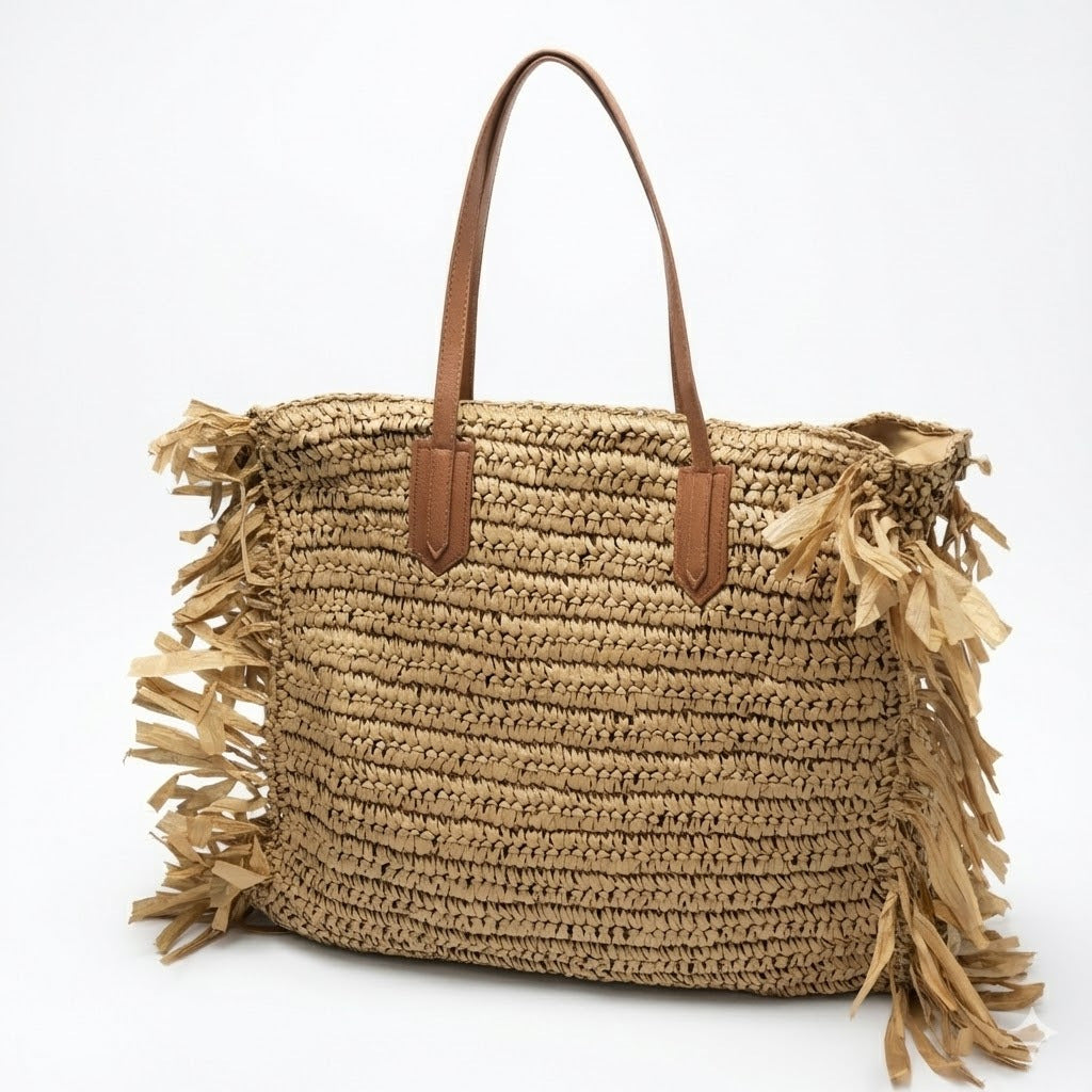 Stylish straw bag with fringed details Bowlift