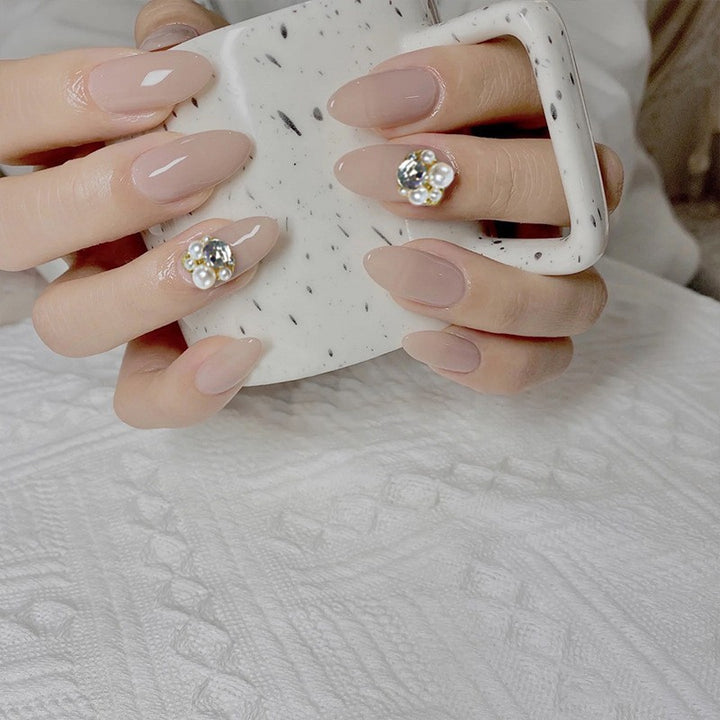 Artificial nail set with elegant pearl design and high-gloss surface Bowlift