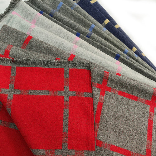Women's elegant and versatile scarf made of high-quality viscose Bowlift
