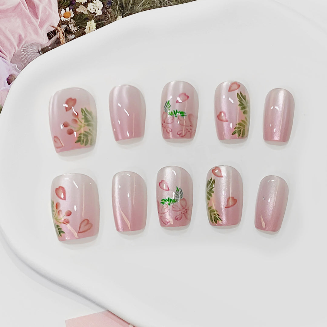 Artistic artificial nails with floral motifs Bowlift