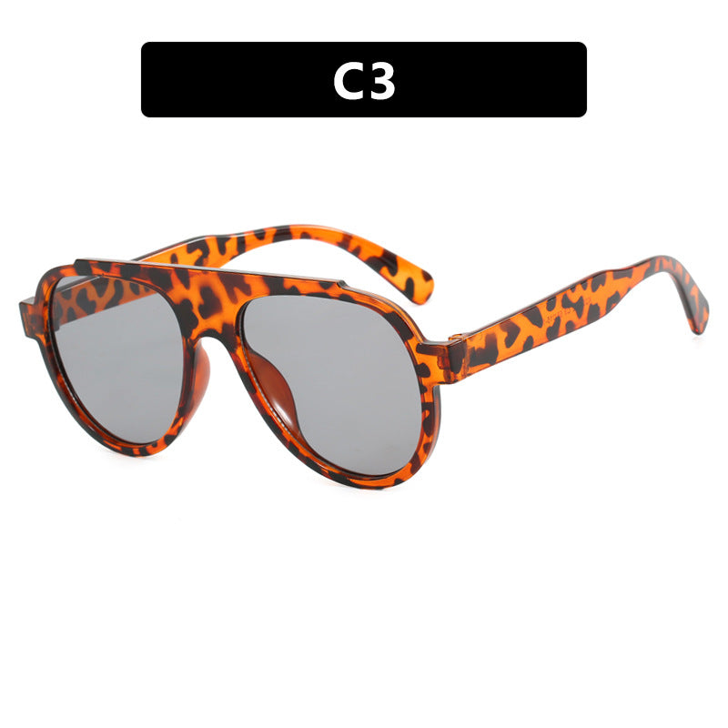 Women Vintage-Style Sunglasses with Elegant Plastic Frame in Leopard Pattern Bowlift