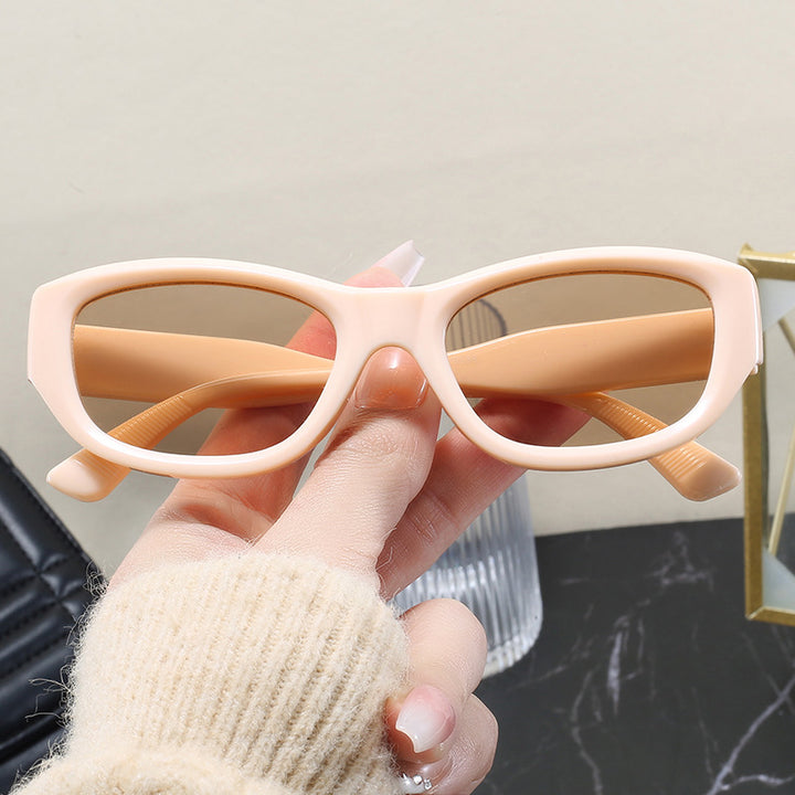 Women’s fashionable cat-eye sunglasses with a flexible frame and UV protection Bowlift
