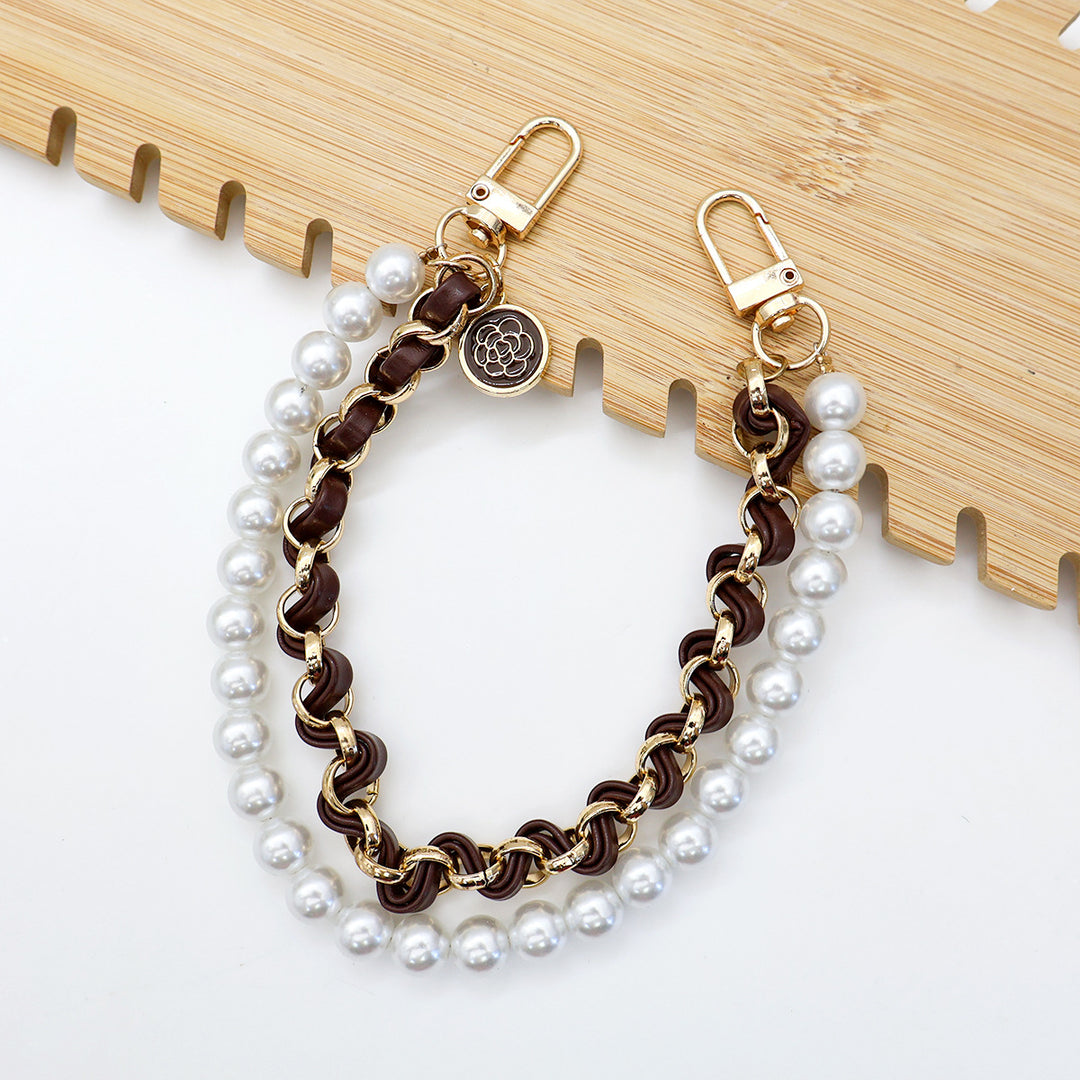 Chic Pearl-Chain Eyewear Holder Bowlift