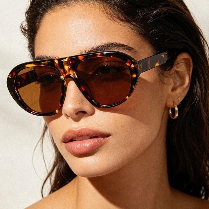 Ladies fashionable glasses with large frame and stylish design Bowlift