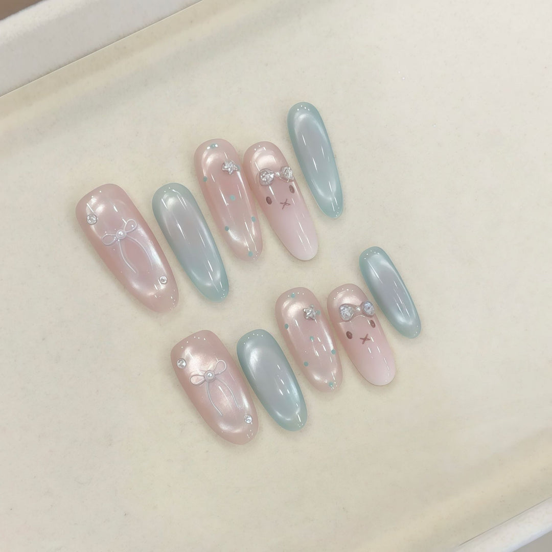 Artificial nails with playful details Bowlift