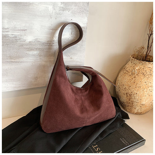 Elegant and Versatile Shoulder Bag Bowlift
