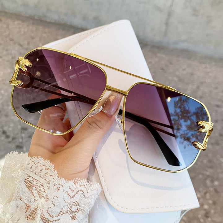 Ladies square sunglasses with luxurious metal frame Bowlift