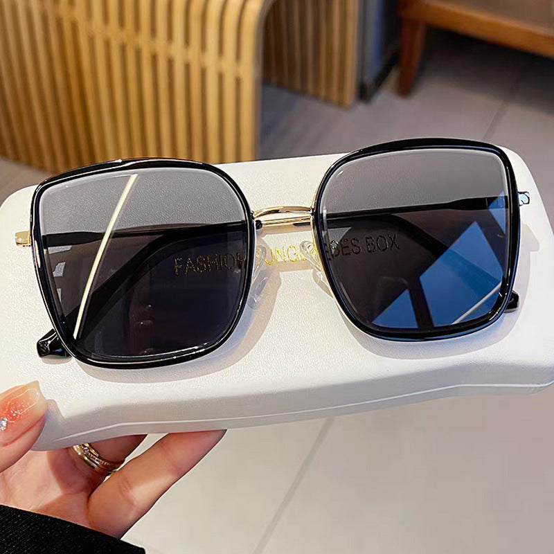 Women's oversized sunglasses with elegant metal frame and polarized lenses Bowlift