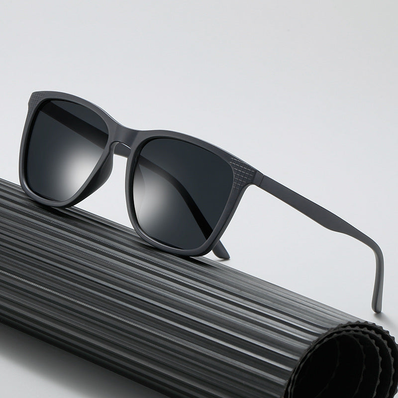 Ladies stylish sunglasses with modern, angular frame Bowlift
