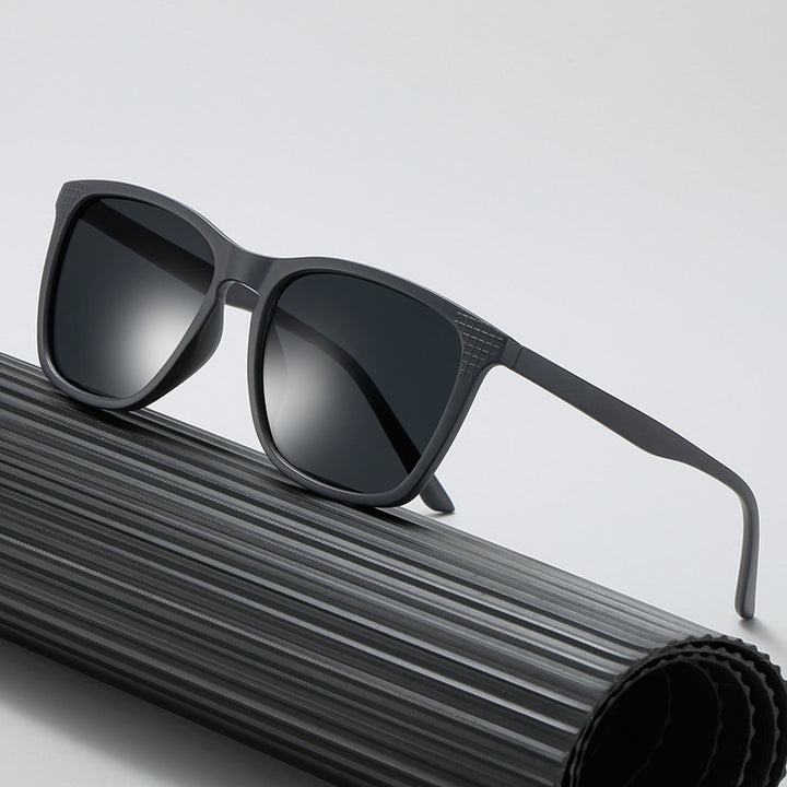 Ladies stylish sunglasses with modern, angular frame Bowlift