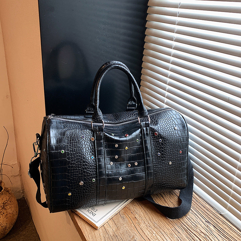 Fashionable travel bag with structured surface and versatile interior Bowlift