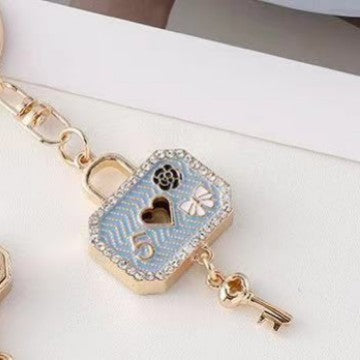 Heart-Shaped Crystal Keychain Bowlift