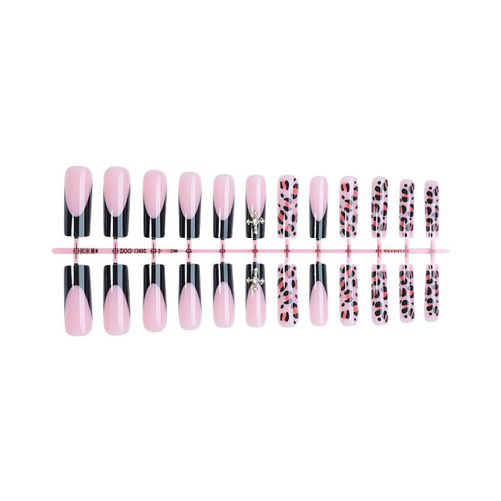 Artificial nail set with aesthetic accents and elegant designs Bowlift