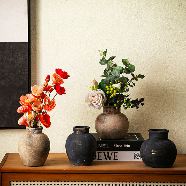 Handcrafted ceramic vase Bowlift