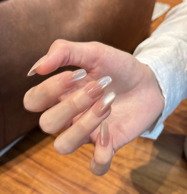 Artificial nails in elegant ombre design Bowlift