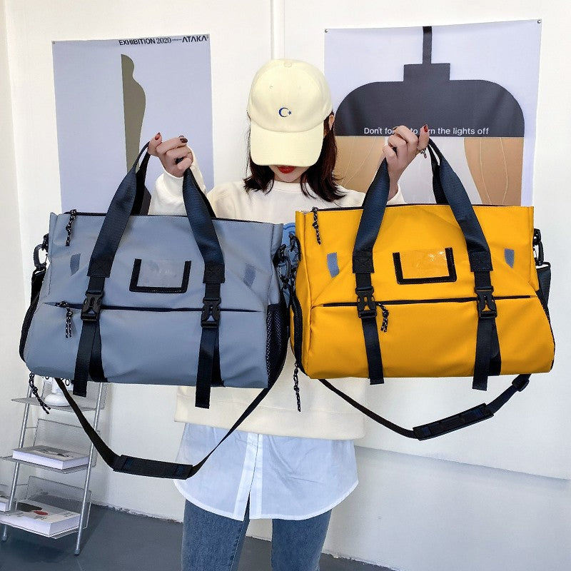 Sporty travel bag with innovative carrying system and durable material Bowlift