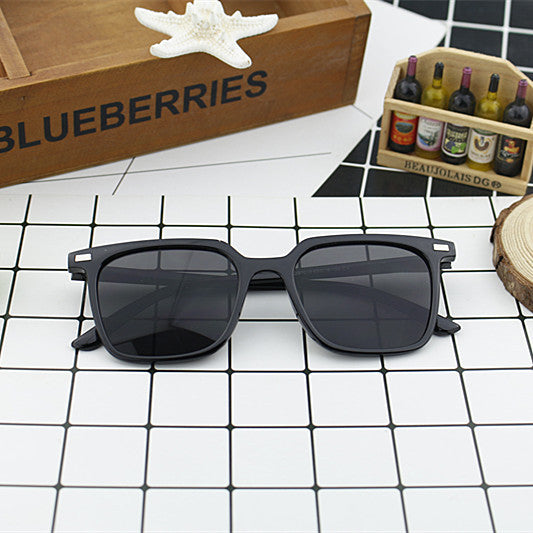 Women's modern square sunglasses with minimalist frame structure Bowlift