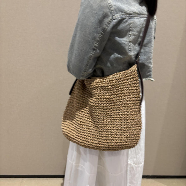Hand-knotted shoulder bag made of natural materials Bowlift