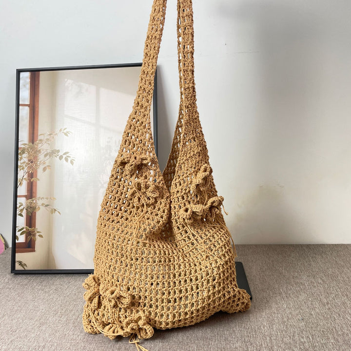Hand-knotted beach bag with flower details Bowlift