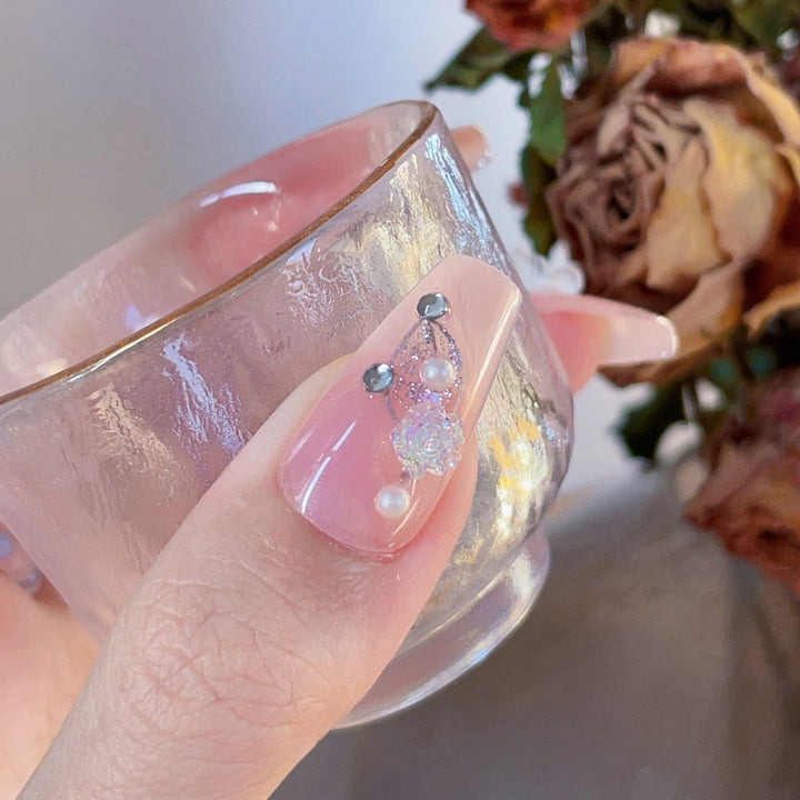 Artificial nails with glamorous pearl and glitter design Bowlift