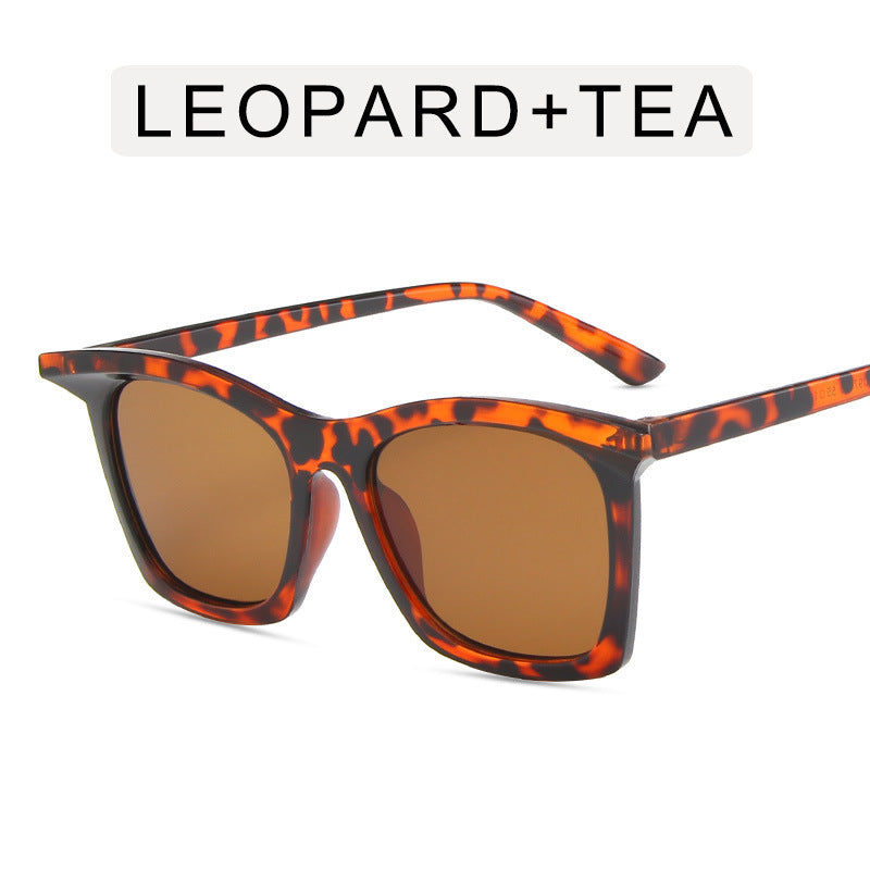 Women's Cat-Eye Sunglasses with Gradient Lenses and Transparent Frame Design Bowlift