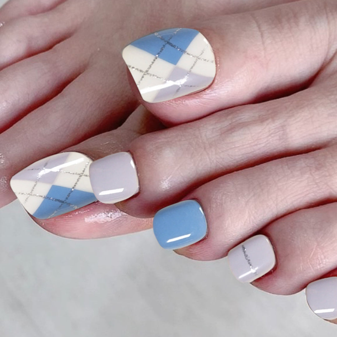 Artful toenail art in modern design Bowlift
