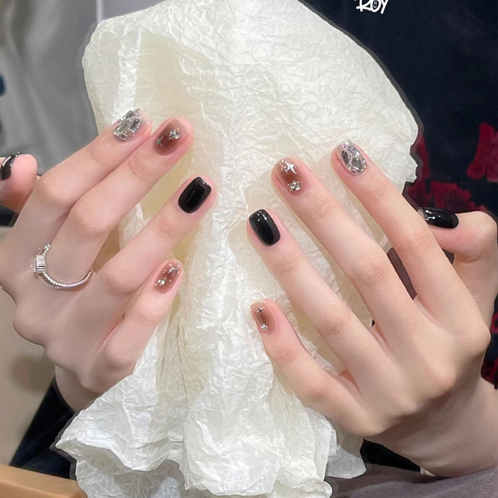 Artistic Press-On Nail Set with Glamorous Metallic Accents Bowlift