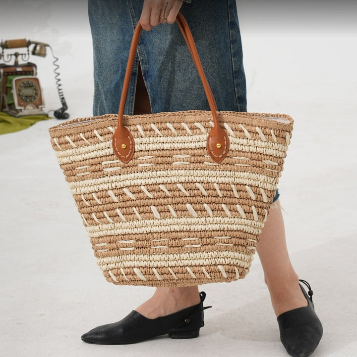 Handbag made of woven natural material with stylish leather handles Bowlift
