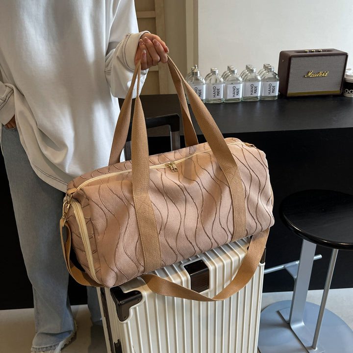 Sporty travel bag with stylish wave pattern Bowlift