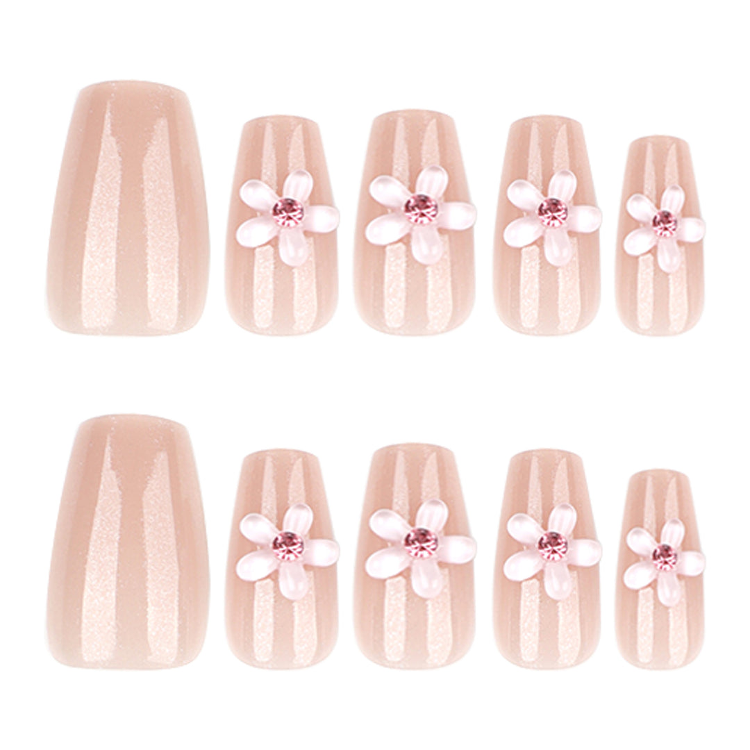 Artful artificial nails with floral accents Bowlift