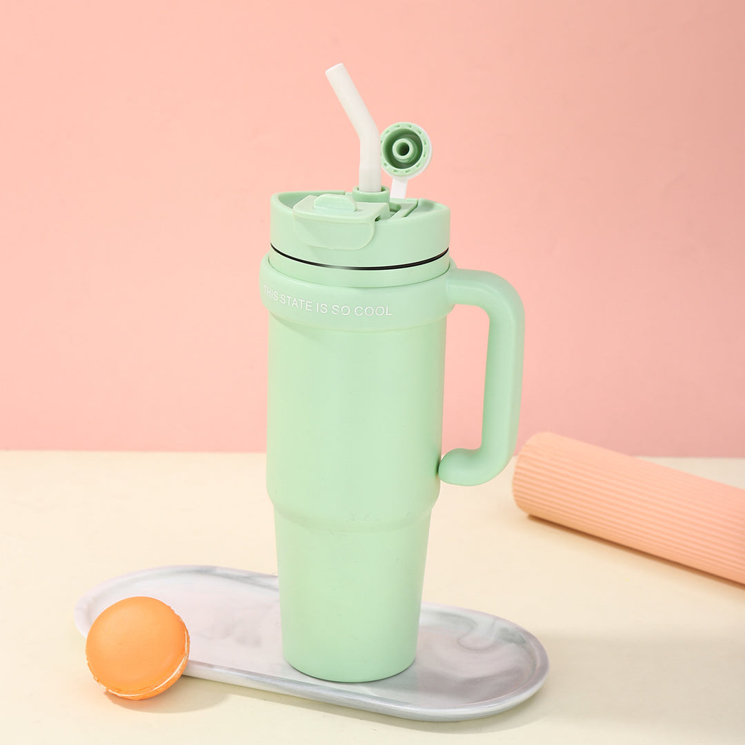 Unisex drinking cup with integrated straw Bowlift