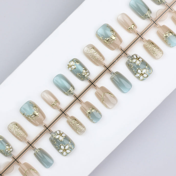 Decorative Floral Press-On Nail Set Bowlift