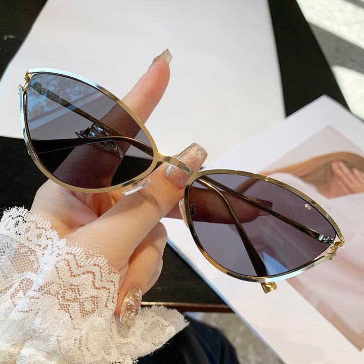Ladies Cat-Eye Sunglasses with Elegant Metal Frame and UV Protection Bowlift